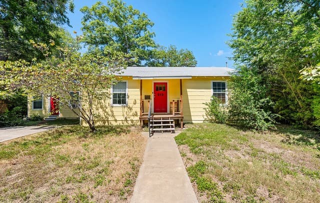 rental at 513 W Rosewood Ave in San Antonio TX