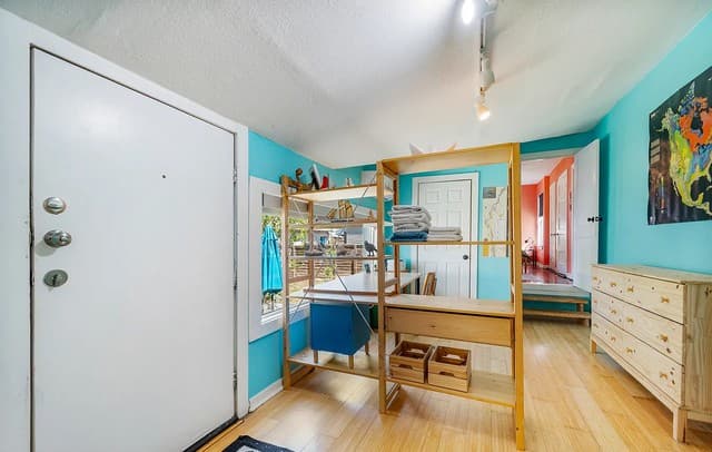 rental at 513 W Rosewood Ave in San Antonio, TX — photo 2