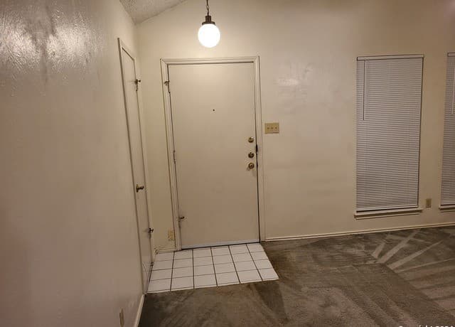 rental at 620  Fern Meadow in Universal City, TX — photo 2