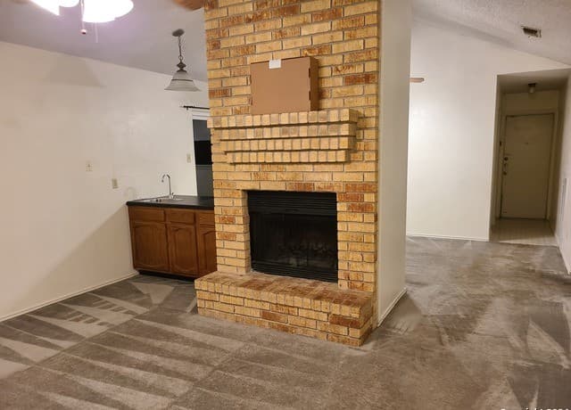 rental at 620  Fern Meadow in Universal City, TX — photo 3