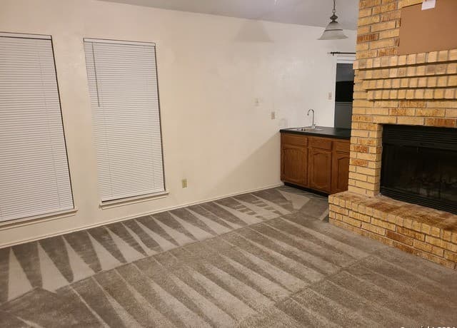 rental at 620  Fern Meadow in Universal City, TX — photo 4