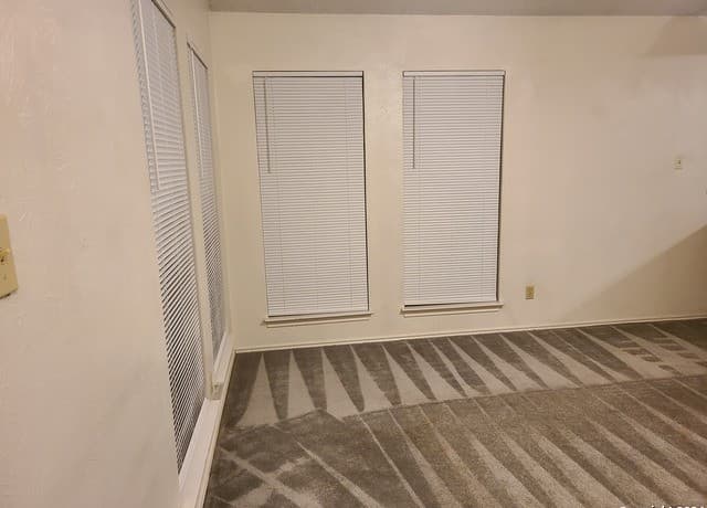 rental at 620  Fern Meadow in Universal City, TX — photo 5