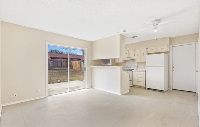 rental at 4718  Casa Oro St in San Antonio, TX — photo 5