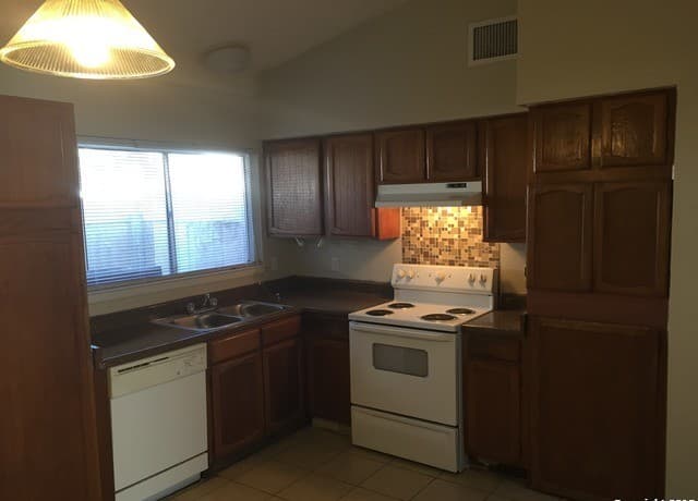 rental at 7923  Donore Pl Unit 16 in San Antonio, TX — photo 2