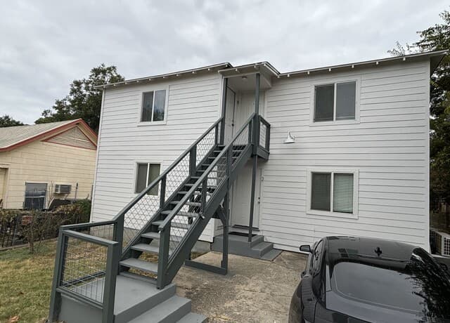 rental at 417  Eleanor Ave Unit 2 in San Antonio, TX — photo 1