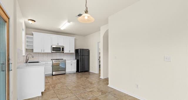 rental at 9503  Copper Mist in Converse, TX — photo 4