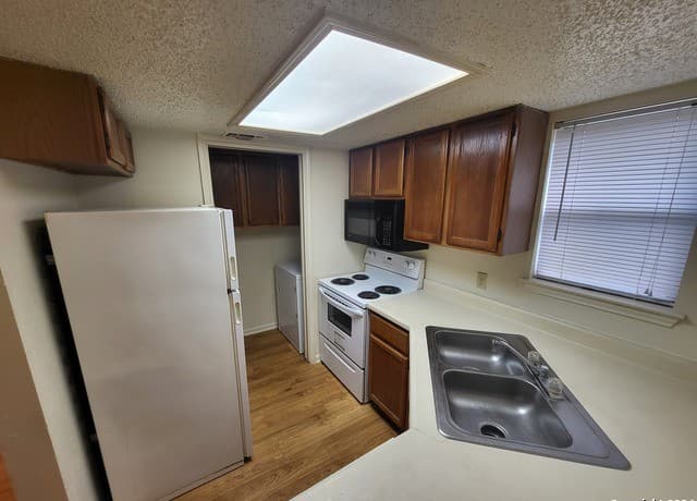 rental at 6350  Cambridge Unit #2 in San Antonio, TX — photo 4