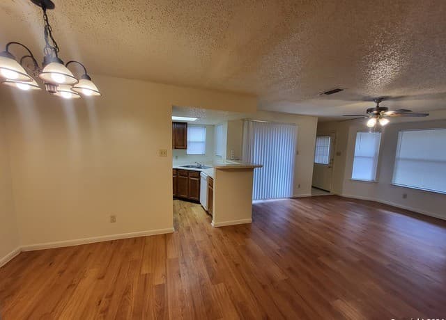 rental at 6350  Cambridge Unit #2 in San Antonio, TX — photo 5