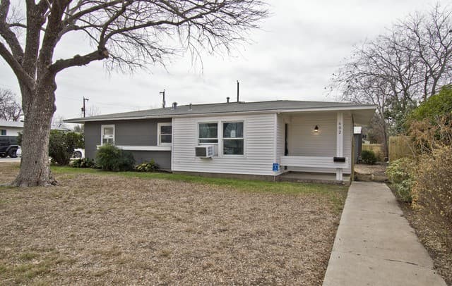 rental at 602  Sacramento in San Antonio, TX — photo 2