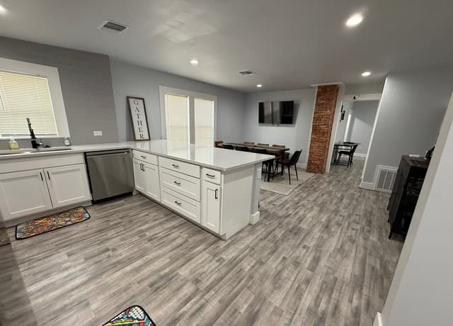 rental at 1607 N Pine Street in San Antonio, TX — photo 4