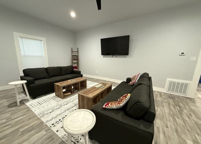 rental at 1607 N Pine Street in San Antonio, TX — photo 5