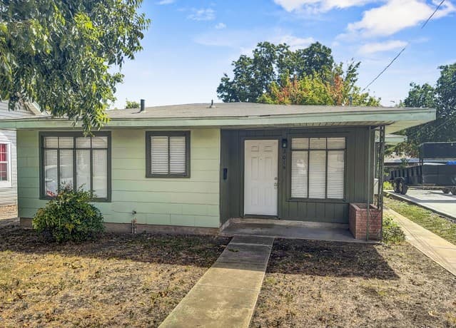 rental at 2016 W Olmos Dr in San Antonio, TX — photo 2