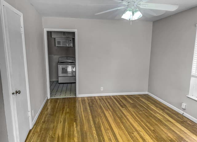 rental at 2016 W Olmos Dr in San Antonio, TX — photo 3