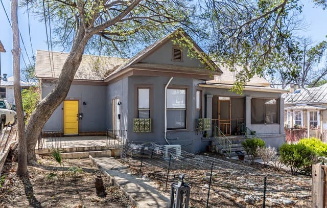 rental at 426  Woodlawn Unit 1 in San Antonio TX