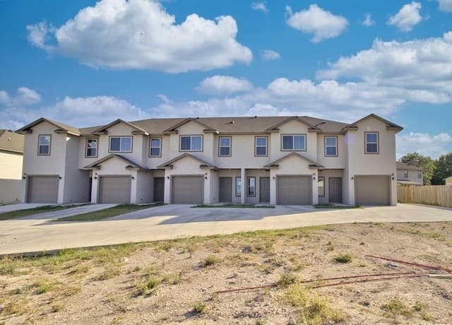 rental at 7503  Savannah Brooks in San Antonio, TX — photo 1