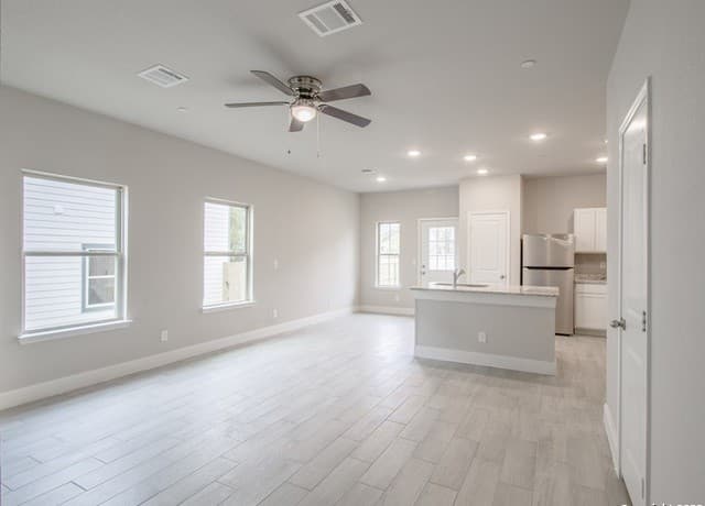 rental at 7503  Savannah Brooks in San Antonio, TX — photo 2