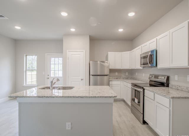 rental at 7503  Savannah Brooks in San Antonio, TX — photo 4