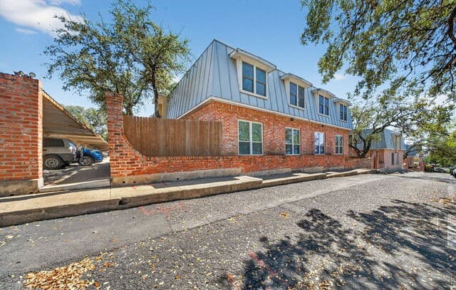 2-bedroom rental at 6718 Callaghan Rd Unit 315 in San Antonio, TX — photo 1