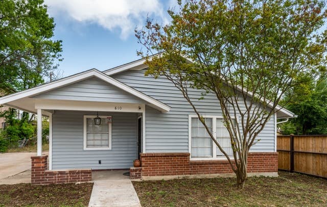 rental at 810 E Euclid Ave in San Antonio TX