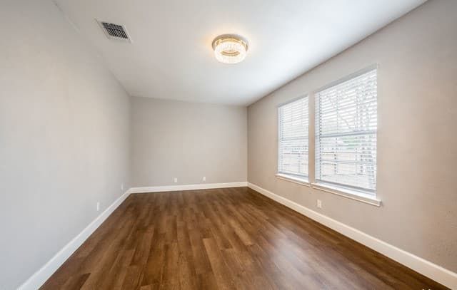 rental at 810 E Euclid Ave in San Antonio, TX — photo 4