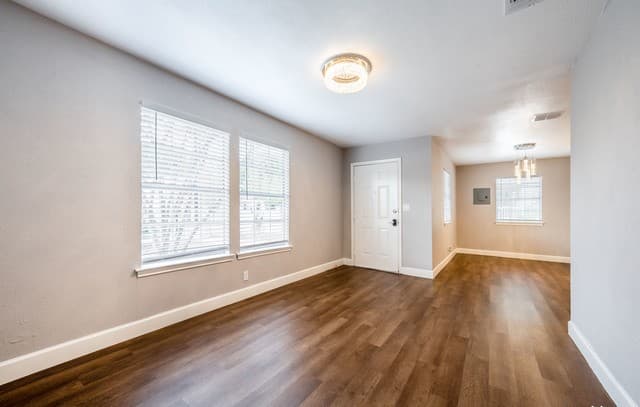 rental at 810 E Euclid Ave in San Antonio, TX — photo 5