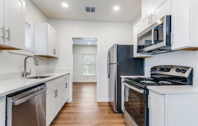 rental at 918  McIlvaine in San Antonio, TX — photo 2