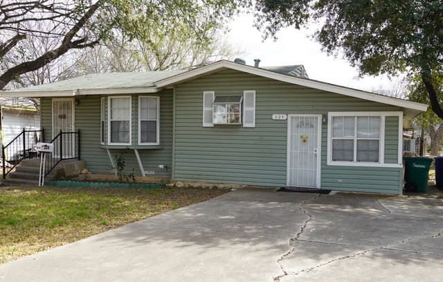 rental at 224  Marquette Dr in San Antonio, TX — photo 3