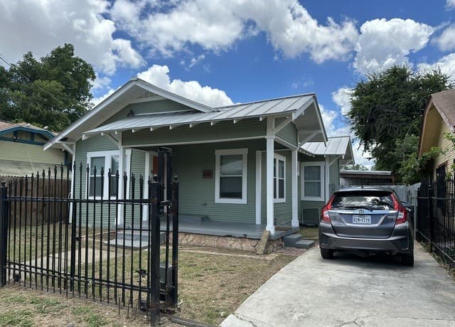 rental at 1619  Nolan Unit B in San Antonio TX