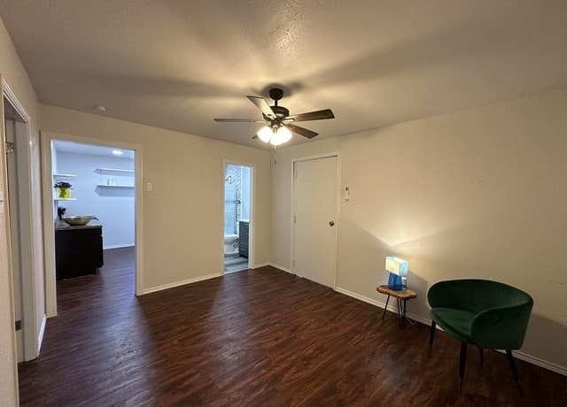 rental at 1619  Nolan Unit B in San Antonio, TX — photo 2