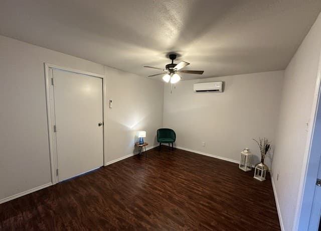 rental at 1619  Nolan Unit B in San Antonio, TX — photo 4