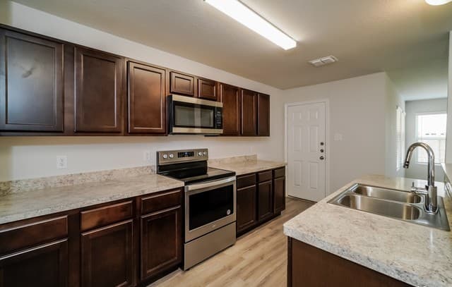 rental at 5114  Jade Crossing in San Antonio, TX — photo 3