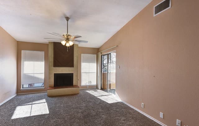 rental at 1431  Loma Alto Rd Unit 4 in San Antonio, TX — photo 2