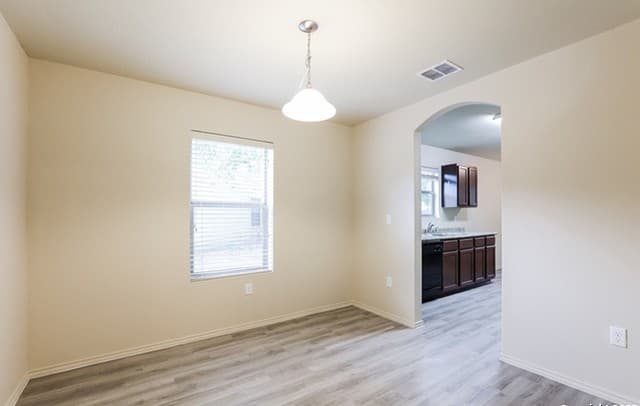 rental at 7031  Heathers Pond in San Antonio, TX — photo 2