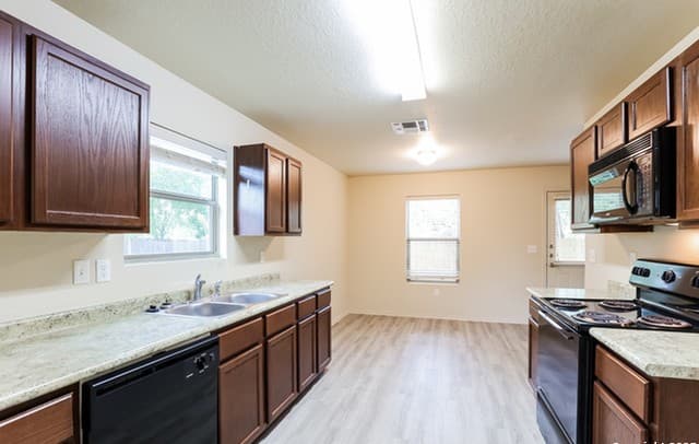 rental at 7031  Heathers Pond in San Antonio, TX — photo 3