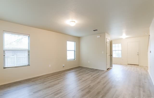 rental at 7031  Heathers Pond in San Antonio, TX — photo 4