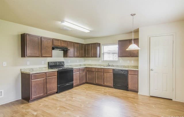 rental at 2230  Fishing Stone in San Antonio, TX — photo 2