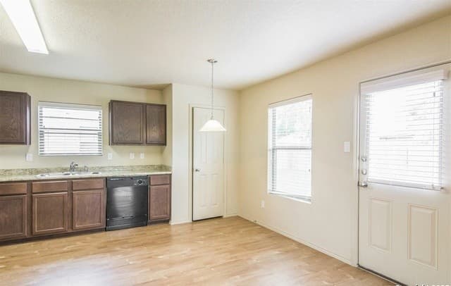 rental at 2230  Fishing Stone in San Antonio, TX — photo 3