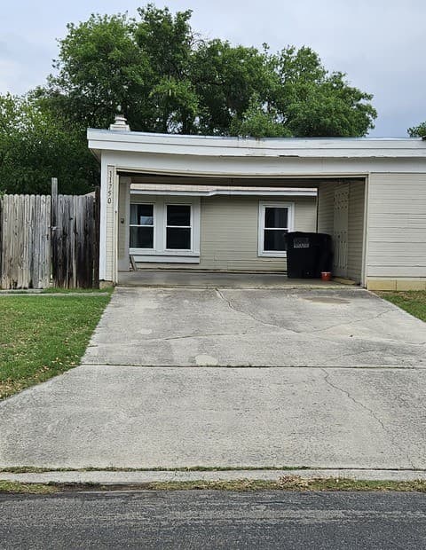 rental at 11750 Spring Life in San Antonio TX