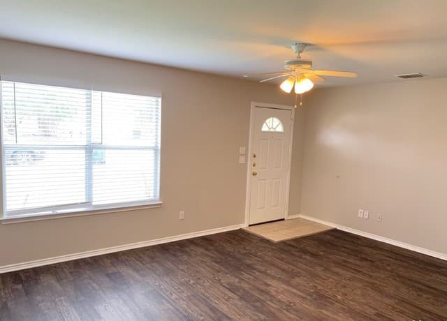 rental at 3008  Pine Valley Dr in New Braunfels, TX — photo 2