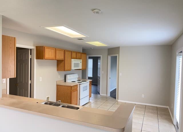 rental at 3008  Pine Valley Dr in New Braunfels, TX — photo 4