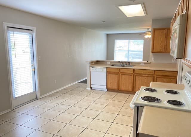 rental at 3008  Pine Valley Dr in New Braunfels, TX — photo 5