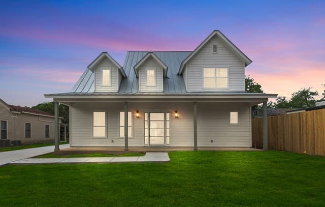 rental at 158 S Academy Ave in New Braunfels, TX — photo 2