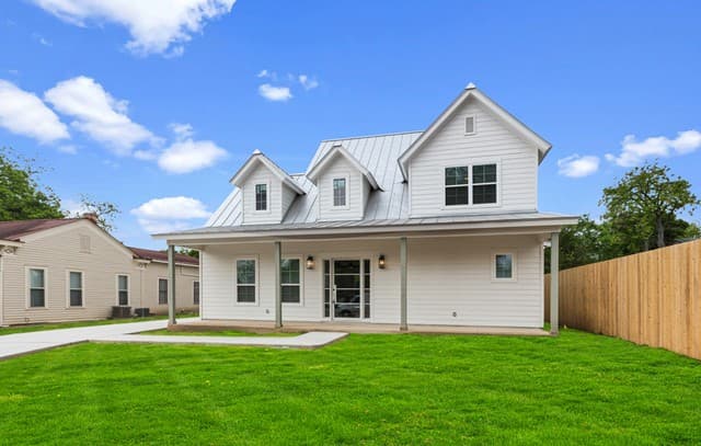 rental at 158 S Academy Ave in New Braunfels, TX — photo 3