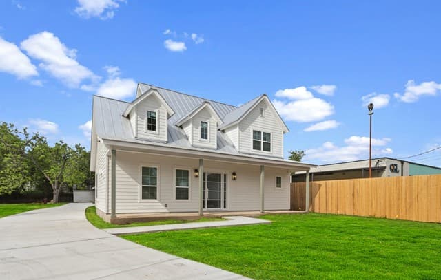rental at 158 S Academy Ave in New Braunfels, TX — photo 4