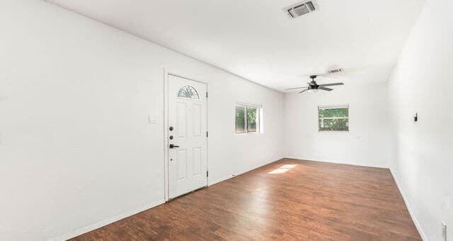 rental at 1824  Katy St in New Braunfels, TX — photo 4
