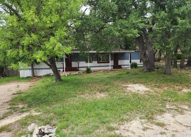 rental at 520  Royal Oak Dr in Canyon Lake, TX — photo 2