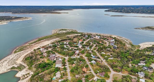 rental at 628  Country in Canyon Lake, TX — photo 2