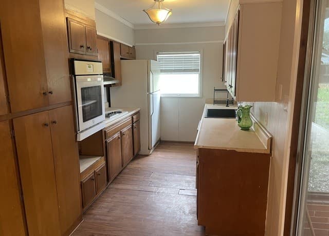rental at 2279  N Hwy 16 in Jourdanton, TX — photo 5