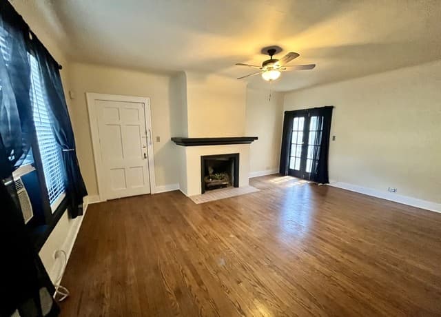 rental at 424 E Ashby Pl Unit 1 in San Antonio, TX — photo 1