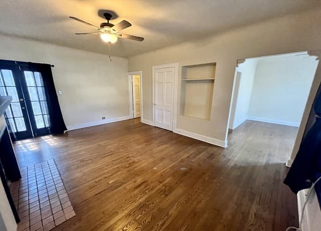 rental at 424 E Ashby Pl Unit 1 in San Antonio, TX — photo 3